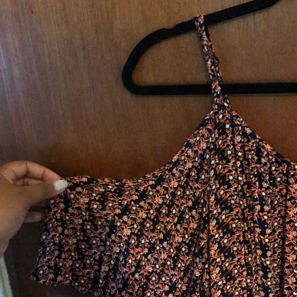 Cold shoulder top - Picture 3 of 4